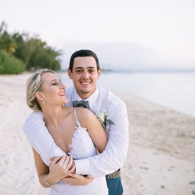 મુંબઈ ઈન્ડિયન્સ સામેની મેટમાં ક્વિન્ટન ડિકોકે તોફાની અડધી સદી નોંધાવી હતી, જોકે તેના દિલમાં એક ચહેરો નજર આવતા અલગ જ તોફાન સર્જાયુ હતુ. મેચ દરમિયાન તેને એક ખૂબસૂરત ચિયરલીડર તેને પસંદ આવી હતી. 