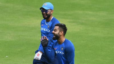  ટીમ ઈન્ડિયાના યુવા સ્ટાર બેટ્સમેન રિષભ પંત માટે છેલ્લા કેટલાક મહિનાઓ મુશ્કેલ રહ્યા છે. ક્રિકેટ ગ્રાઉન્ડથી દૂર તે હોસ્પિટલના બેડ પર સમય પસાર કરી રહ્યો હતો. આ ખેલાડીને બે ડગલાં ચાલવા માટે પણ સપોર્ટની જરૂર છે. આ મુશ્કેલ સમયમાં પંતને તેના અંગત લોકોનો સાથ મળી રહ્યો છે.