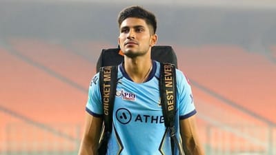 ટીમ ઈન્ડિયાનો ઓપનર ખેલાડી શુભમન ગિલ મેદાનમાં સ્ટાઈલીસ્ટ જોવા મળે છે જ પરંતુ મેદાનની બહાર પણ સ્ટાઈલીસ્ટ છે. તેની ફેશન સેન્સ પણ જબરદસ્ત છે. ગિલ આમ પણ દેખાવ અને સ્ટાઈલથી તે કોઈ મોડલથી સહેજે કમ નથી. તે અવાર નવાર અલગ અલગ તસ્વીરો શેર કરતો રહે છે. 