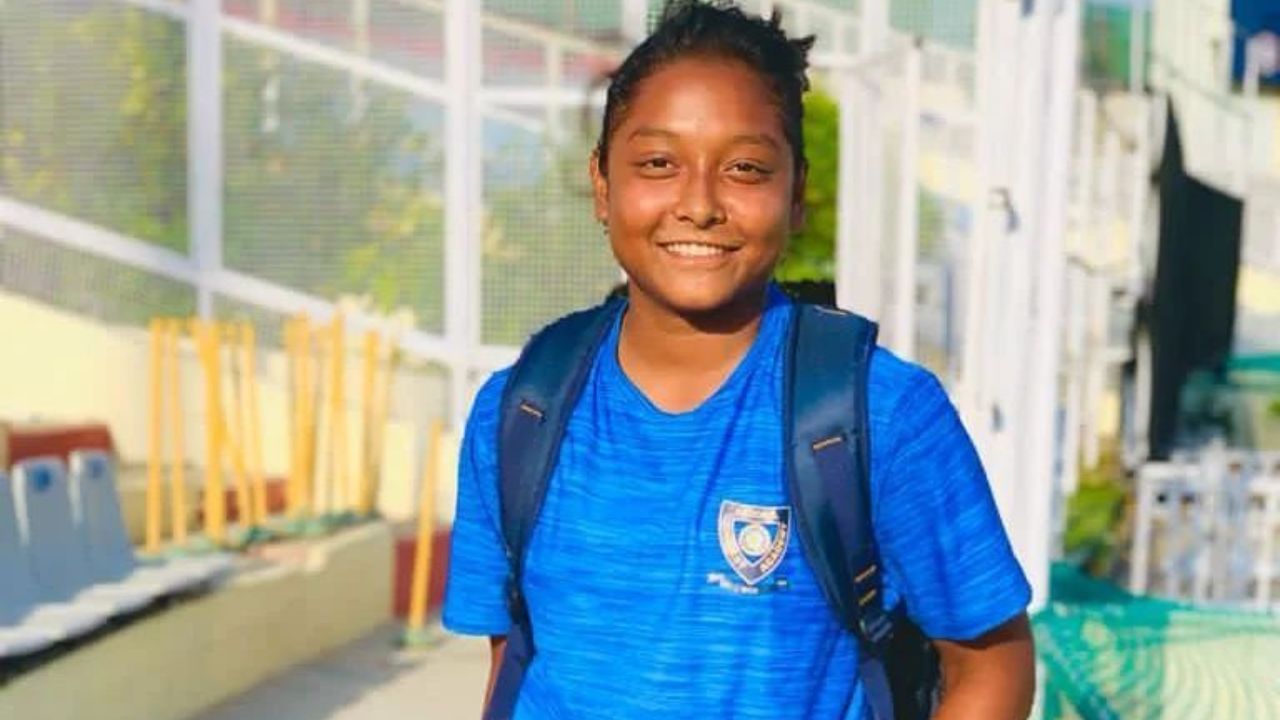   જિંતિમણી કલિતાની ક્રિકેટ સફરની શરૂઆત તેણીએ તેના ભાઈ સાથે તાલીમ માટે કરી હતી, તે ફાસ્ટ બોલર બની.  તેણે આસામની સીનયિર ટીમ અને 2021 માં અંડર-19 મહિલા ચેલેન્જર ટ્રોફીમાં ભારત B માટે રમવા માટે સતત રમતમાં વધારો કર્યો હતો. જિતિમની આસામની રહેવાસી છે.  