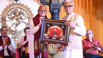 27મી માર્ચ એટલે વિશ્વ રંગભૂમિ દિવસ અને વિશાલાનો જન્મદિવસ એક યોગાનુયોગ હતો. આ નિમિત્તે પીઢ તથા યુવા કલાકારોને વધાવવા માટે એક અવસર તૈયાર કરી વિચાર ટ્રસ્ટ અને વિશાલા દ્વારા કલાકારો માટે એવોર્ડ સમારંભનું ખાસ આયોજન કરવામાં આવ્યું હતું.