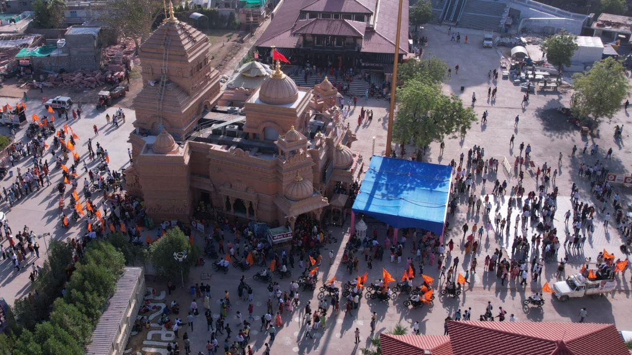 આ ઉદ્ઘાટન મહોત્સવમાં લોકડાયરો અનેકવિધ કાર્યક્રમોમાં  પરિવાર સાથે પધારવા એવું ભવ્યાતિભવ્ય દિવ્ય દર્શન-આરતી-અન્નકૂટના દર્શન કરવા ભાવભર્યું આમંત્રણ આપવામાં આવ્યું છું.