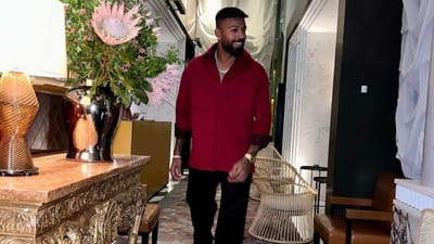 હાર્દિક પંડ્યાના સ્ટાર્સ ચમકી રહ્યા છે. મેદાન પર હોય કે મેદાનની બહાર, ટીમ ઈન્ડિયાના આ ઓલરાઉન્ડરની દરેક જગ્યાએ ધમાલ છે. હાર્દિકની લાઈફસ્ટાઈલ અને વર્તન એવું છે કે લોકો તેની સાથે જોડાઈ જાય છે હાર્દિકના આ ખુશખુશાલ વર્તનને કારણે તેની ફેન ફોલોઈંગ પણ દિવસેને દિવસે વધી રહી છે, જેની અસર તેના ઈન્સ્ટાગ્રામ પર સ્પષ્ટ દેખાઈ રહી છે.