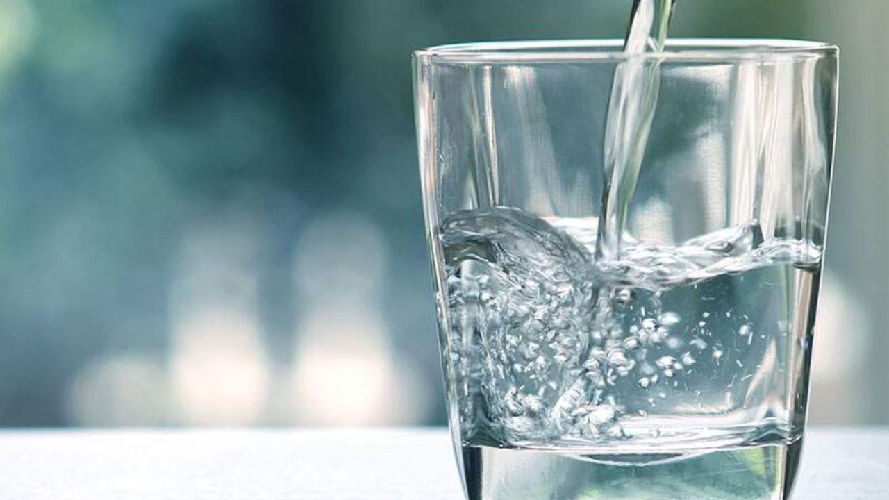 પાણી ક્યા સમયે ન પીવું જોઈએ ? - ભોજન કર્યાના તરત પછી અને ચા પીધા પછી કે ફળ ખાદ્યા પછી પાણી પીવું જોઈએ નહીં.  ( નોંધ : આ લેખ માત્ર જાણકારી માટે છે. તેનો ઉપયોગ પુર્વે આપ આપના તબીબ અથવા તજજ્ઞોની સલાહ ખાસ લેવી)
