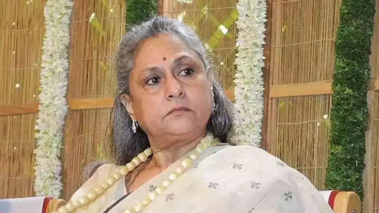 jaya bhaduri bachchan  - જયા બચ્ચન (અગાઉ: જયા ભાદુરી) હિન્દી ફિલ્મોની અભિનેત્રી છે. હાલમાં તેઓ 2004થી ચાર ટર્મ માટે સમાજવાદી પાર્ટી તરફથી રાજ્યસભામાં સંસદસભ્ય છે. 1992માં તેમને ભારત સરકાર દ્વારા પદ્મશ્રીથી નવાજવામાં આવ્યા હતા. જયાનો જન્મ 9 એપ્રિલ 1948ના રોજ મધ્યપ્રદેશના જબલપુરમાં થયો હતો. તેમણે તેમના શાળા જીવનના કેટલાક વર્ષો નાગપુર (મહારાષ્ટ્ર)માં વિતાવ્યા હતા. જયાએ 1973માં અમિતાભ બચ્ચન સાથે લગ્ન કર્યા હતા. તેમને એક પુત્ર અને એક પુત્રી છે. પુત્ર અભિષેક બચ્ચન પણ ફિલ્મોમાં અભિનેતા છે.પુત્રી શ્વેતા બચ્ચન નંદા છે. 