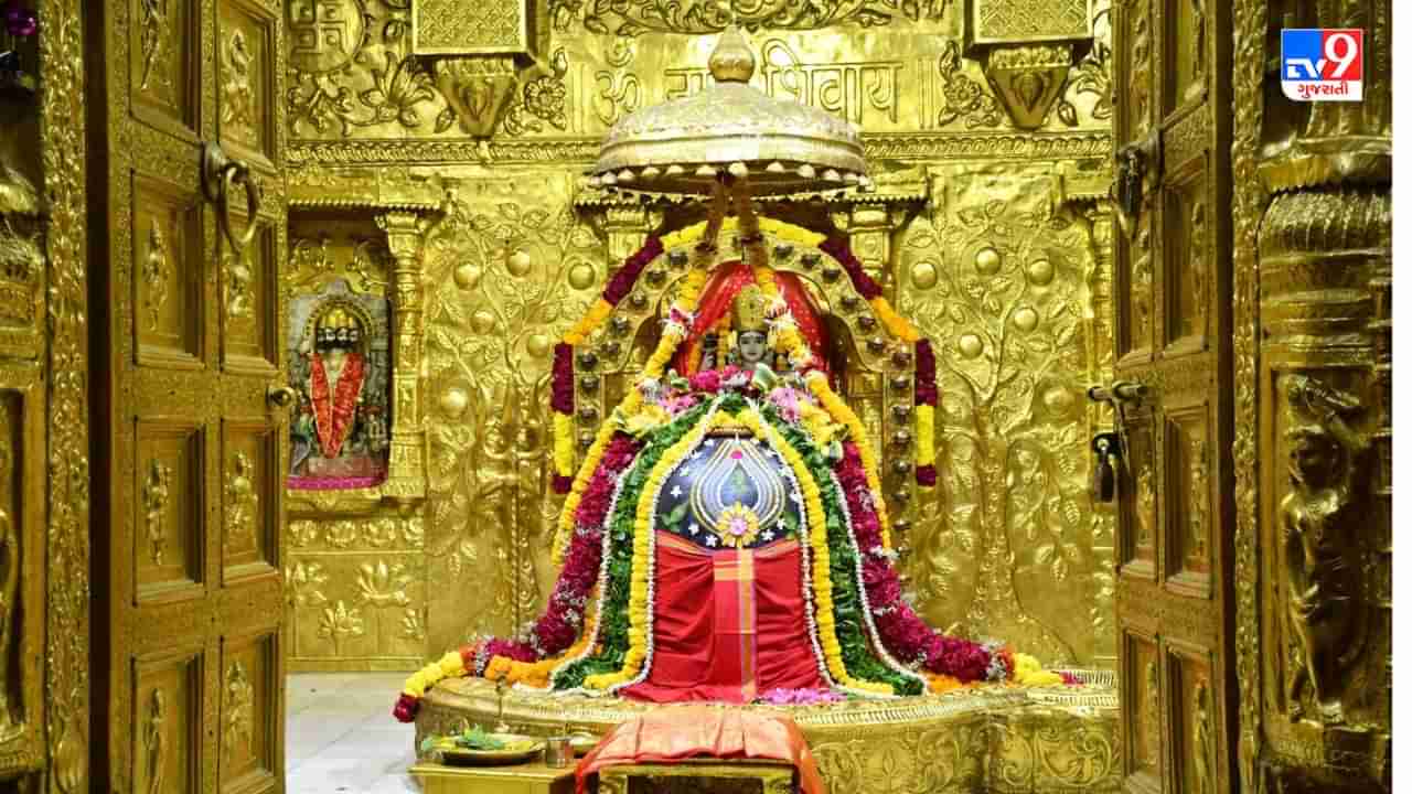 Gir Somnath : સોમનાથમાં માસિક શિવરાત્રીની ઉજવણી, 42 વર્ષ સુધી સેવા કરનાર પૂજારીને ફરજ પરની અંતિમ શિવરાત્રી પર મુખ્ય યજમાન બનાવી અદકેરી વિદાય અપાઈ