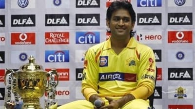 IPLને વિશ્વની સૌથી ધનિક ક્રિકેટ લીગ કહેવામાં આવે છે. તેમાં ભાગ લેનારા ખેલાડીઓ જ કરોડપતિ બની જાય છે. હવે લીગની 16મી સિઝન (IPL-2023) શુક્રવાર એટલે કે આજે પ્રથમ મેચ રમાવા જઈ રહી છે ત્યારે 2008થી શરુ થઈને 2023 સુધી એમ એસ ધોનીએ ઘણી હેરસ્ટાઈલ ચેન્જ કરી છે. ત્યારે આ એમ એસ ધોનીની પ્રથમ આઈપીએલનો લુક છે જેમાં એમએસ લાંબા વાળ સાથે ડેસિંગ લાગી રહ્યા છે. ( ફોટો ક્રેડિટ- ગુગલ)