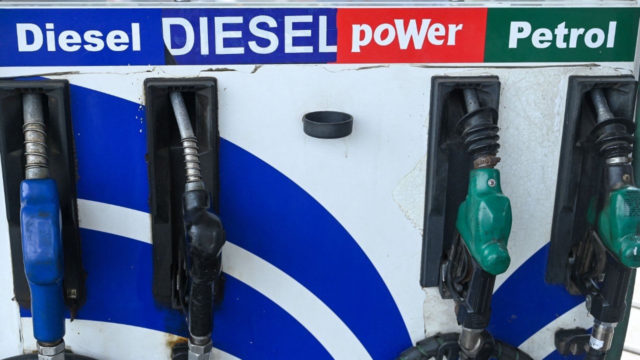 Petrol Diesel Price Today : બેન્કિંગ કટોકટીના કારણે ક્રૂડની માંગમાં ઘટાડો દેશમાં ઇંધણ સસ્તું કરશે? જાણો લેટેસ્ટ રેટ