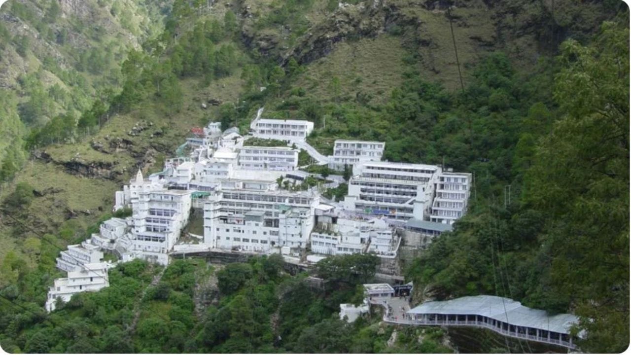 Vaishno Devi Tour: IRCTC વૈષ્ણોદેવી જનારા લોકો માટે એક અદ્ભુત ટૂર પેકેજ લઈને આવ્યું છે. તમે આ ટૂર પેકેજ રૂ.3,515માં બુક કરી શકો છો. ટૂર પેકેજ 31મી માર્ચથી શરૂ થશે.