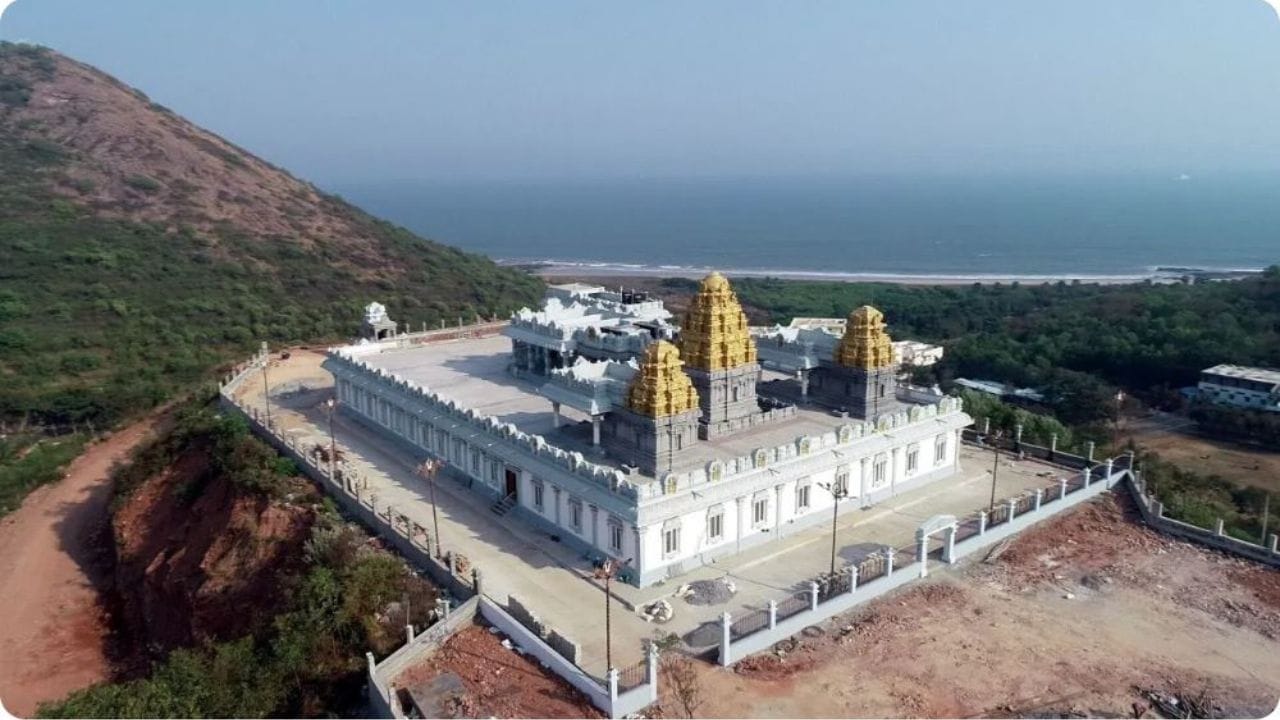 Tirupati Tour: તિરુપતિ બાલાજીના દર્શનાર્થે આવતા ભક્તો માટે આનાથી વધુ સારું ટૂર પેકેજ હોઈ શકે નહીં. તમે આ ટૂર પેકેજ માત્ર રૂ. 3,800માં બુક કરાવી શકો છો. આ ટૂર પેકેજ 3જી એપ્રિલથી શરૂ થશે.