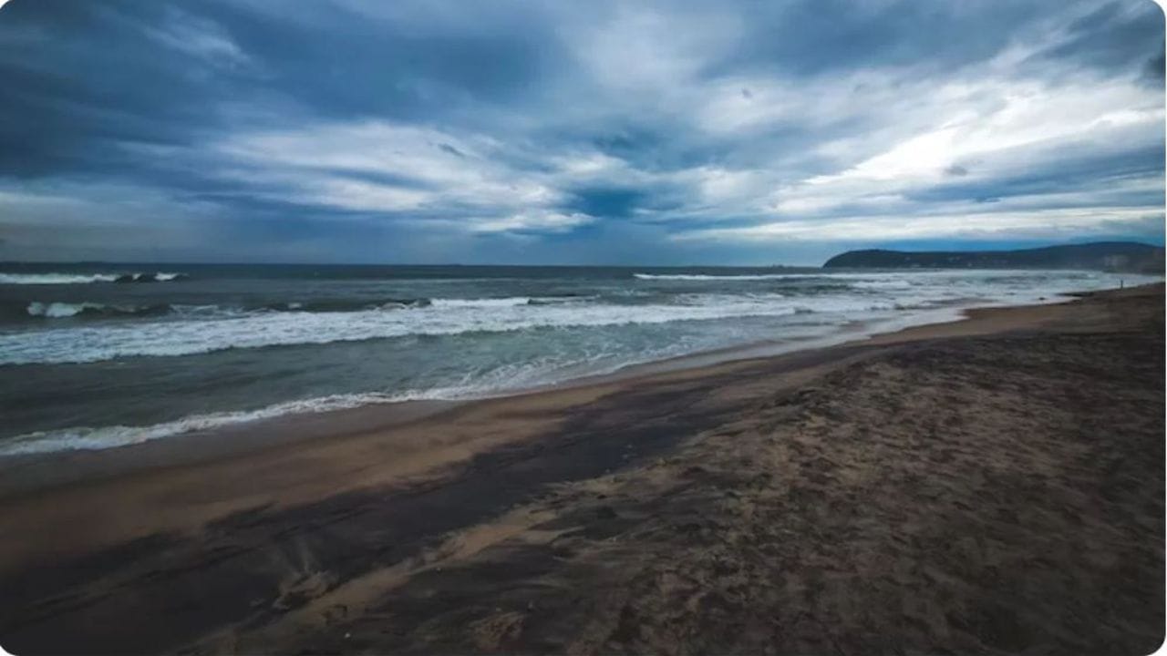 Vizag Tour: તમે આંધ્રપ્રદેશના વિશાખાપટ્ટનમની મુલાકાત લઈ શકો છો, જે ડેસ્ટિની સિટી તરીકે ઓળખાય છે, માત્ર રૂ. 4,730માં. આ ટૂર 31 માર્ચથી શરૂ થશે, જેમાં તમે બે દિવસમાં બીચ વેકેશનની મુલાકાત લઈ શકશો.