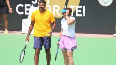  ભારતની મહાન ટેનિસ ખેલાડી સાનિયા મિર્ઝાએ તે જ જગ્યાએથી તેની કારકિર્દીને અલવિદા કહ્યું જ્યાંથી તેણે તેની શરૂઆત કરી હતી. તેની આંખોમાં આંસુ, તેના ચહેરા પર ગર્વ, પુત્ર ઇઝાનનો હાથ હાથમાં પકડીને સાનિયાએ ટેનિસને હંમેશ માટે અલવિદા કહ્યું. સાનિયાએ લાલ બહાદુર ટેનિસ સ્ટેડિયમમાં એક મેચ રમીને પોતાની કારકિર્દીનો અંત કર્યો હતો.