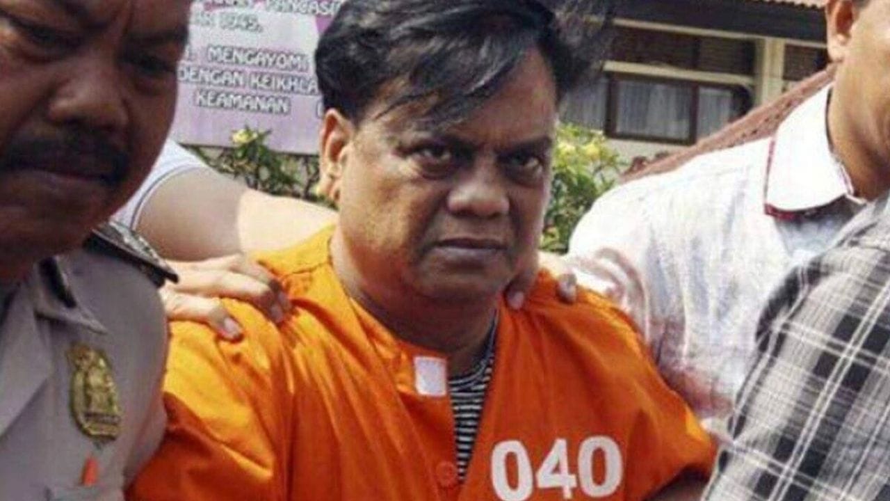 છોટા રાજન- બડા રાજન માટે કામ કરતી વખતે છોટા રાજને નાની મોટી ઘટનાઓને અંજામ આપીને ગુનાની દુનિયામાં પગ મૂક્યો હતો, પરંતુ થોડા જ સમયમાં તે દાઉદનો ડાબો હાથ બની ગયો હતો. બડા રાજનની હત્યા બાદ છોટા રાજને બડે રાજનનું સ્થાન લીધું હતું.છોટા રાજને ડી કંપનીના છાયા હેઠળ અસંખ્ય હત્યાઓ, ખંડણી,ડ્રગની દાણચોરી અને ડઝનેક ગેરકાયદેસર પ્રવૃત્તિઓ કરી હતી. છોટા રાજન વર્ષ 1988માં દુબઈ ગયો હતો. અને ભારતની બહાર રહીને ક્રાઈમ સિન્ડિકેટ ચલાવતો રહ્યો. 25 ઓક્ટોબરે ઇન્ડોનેશિયા પોલીસે છોટા રાજનની ધરપકડ કરી હતી.