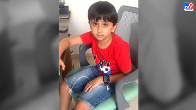 એપલ સીઈઓ ટિમ કૂક એપલ સ્ટોરનો પ્રારંભ કરતાં દુકાનની અંદરથી દરવાજા ખોલવા બહાર આવ્યા અને મહેમાનોનું અભિવાદન ઝીલ્યું હતું. આ દરમિયાન તેમને એક 8 વર્ષના બાળકને જોયો અને તેને સામેથી બોલાવ્યો. (Image - aaravtechtalks instagram)