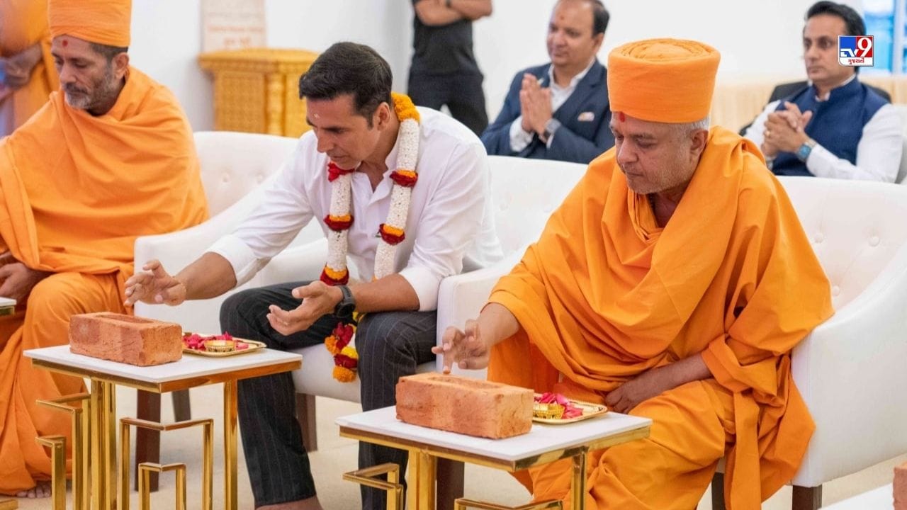 અક્ષય કુમાર અને બ્રહ્મવિહારી સ્વામી બંનેએ સંયુક્ત આરબ અમીરાતના પ્રમુખ HH શેખ મોહમ્મદ બિન ઝાયેદ અલ નાહયાનની ઉદારતા અને વિઝન અને આ આધ્યાત્મિક સ્થળના નિર્માણ માટે ભારતના વડા પ્રધાન નરેન્દ્ર મોદીના સતત સમર્થન માટે આભાર વ્યક્ત કર્યો.
