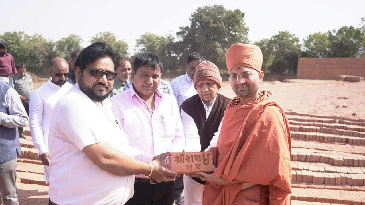 પરમ પૂજ્ય શાસ્ત્રી સ્વામી હરિ પ્રકાશદાસજી અને કોઠારી  વિવેક સાગરદાસજી સ્વામી ગુરુ પુરાણી  વિષ્ણુપ્રસાદ સ્વામી (અથાણા વાળા) ની પ્રેરણાથી બનાવ્યું છે 