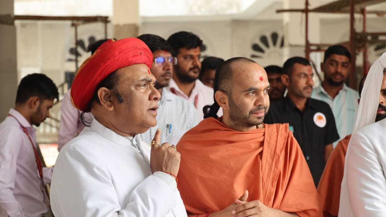 ભોજનાલયમાં 4,550 સ્ક્વેર ફૂટમાં વિશાળ કિચન બનાવાયું છે.  એક કલાકમાં 20,000 થી વધુ લોકોની રસોઈ બની શકે છે.