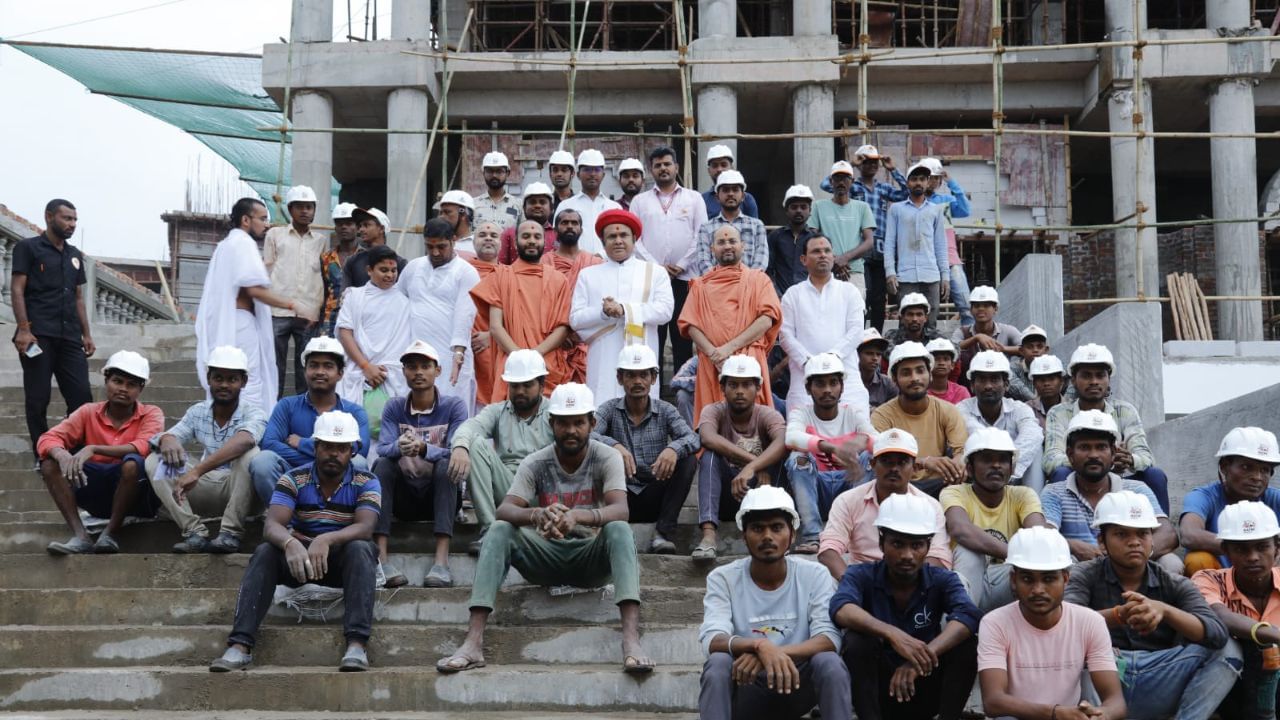 180 કારીગરો દિવસનાં  12 કલાક કામ કરતા હતા