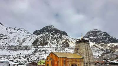 Chardham Yatra 2023 : ચારધામ યાત્રા પર ખરાબ હવામાનની અસર, કેદારનાથ-બદ્રીનાથમાં ભારે હિમવર્ષા; શ્રીનગરમાં રોકી રખાયા યાત્રાળુઓ
