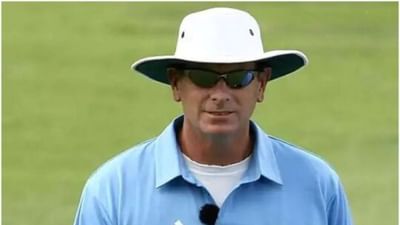 ઓસ્ટ્રેલિયાના પોલ રીફેલ એક ઓલરાઉન્ડર હતા. તેમણે ઓસ્ટ્રેલિયા માટે 35 ટેસ્ટ મેચ અને 92 વનડે મેચ રમી હતી. તેમણે ટેસ્ટમાં 104 અને વનડેમાં 106 વિકેટ લીધી હતી. તેણે હાલમાં આઈસીસીના અમ્પાયરોમાં એલીટ ગ્રુપમાં સામેલ છે.