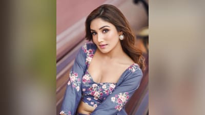 ડોનલ બિષ્ટ તેની બોલ્ડનેસ અને સ્ટાઈલના કારણે ચર્ચા રહે છે. ડોનલ સોશિયલ મીડિયા પર ખૂબ જ એક્ટિવ રહે છે અને તેનો ગ્લેમરસ લુક અવારનવાર જોવા મળે છે. (Image: Donal Bisht Instagram) 