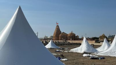 ગીરસોમનાથ ખાતે આગામી તારીખ 17 એપ્રિલથી સૌરાષ્ટ્ર તમિલ સંગમ કાર્યક્રમનો પ્રારંભ થઈ રહ્યો છે. જેમાં  સૌરાષ્ટ્ર-ગુજરાત અને તમિલનાડુની સાંસ્કૃતિક અનુબંધને ઉજાગર કરતા કાર્યક્રમમાં તમિલનાડુના મહેમાનોને આવકારવા ગીર સોમનાથ અને દેવભૂમિ દ્વારકા જિલ્લામાં તૈયારીઓ થઈ રહી છે. 
