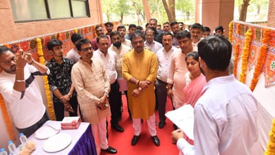 દેશના વડાપ્રધાન નરેન્દ્ર મોદીની દિર્ઘ દ્રષ્ટિ તેમજ રીન્યુએબલ એનર્જી દ્વારા દેશને આત્મનિર્ભર બનાવવાના સ્વપ્નને સાકાર કરવાના રસ્તે ગાંધીનગર મહાનગરપાલિકા દ્વારા ગ્રીન એનર્જી પર ભાર મૂકવામાં આવી રહ્યો છે. 
ગાંધીનગર મહાનગરપાલિકાની મુખ્ય કચેરી તેમજ ફાયર સ્ટેશનની છત પર સોલાર સિસ્ટમ લગાવીને ગ્રીન એનર્જી ઉત્પન કરવા માટેની શરૂઆત કરવામાં આવી છે. 