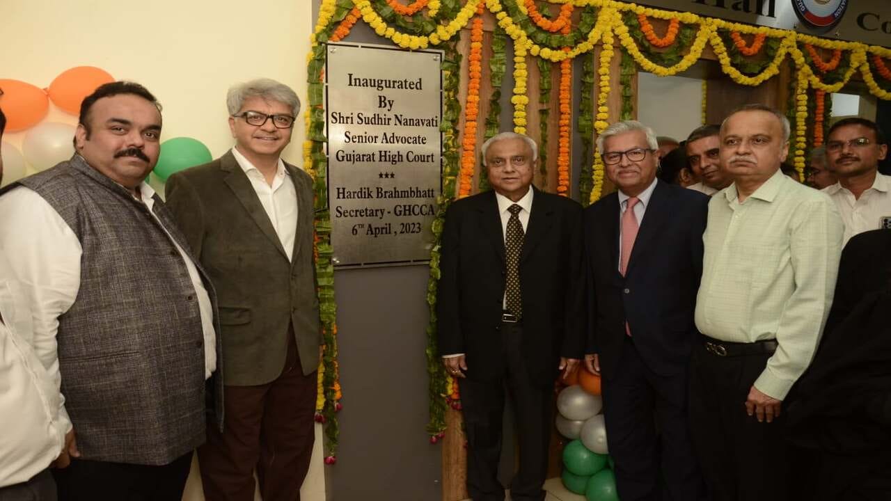 ગુજરાત રાજ્યની વડી અદાલતમાં પણ આ પ્રકારની વિશેષ સુવિધાઓ ઉભી કરવામાં આવી છે. ખાસ કરીને રિક્રિએશન રૂમમાં 08 જેટલા કમ્પ્યુટર્સ લગાવવામાં આવ્યા છે. 