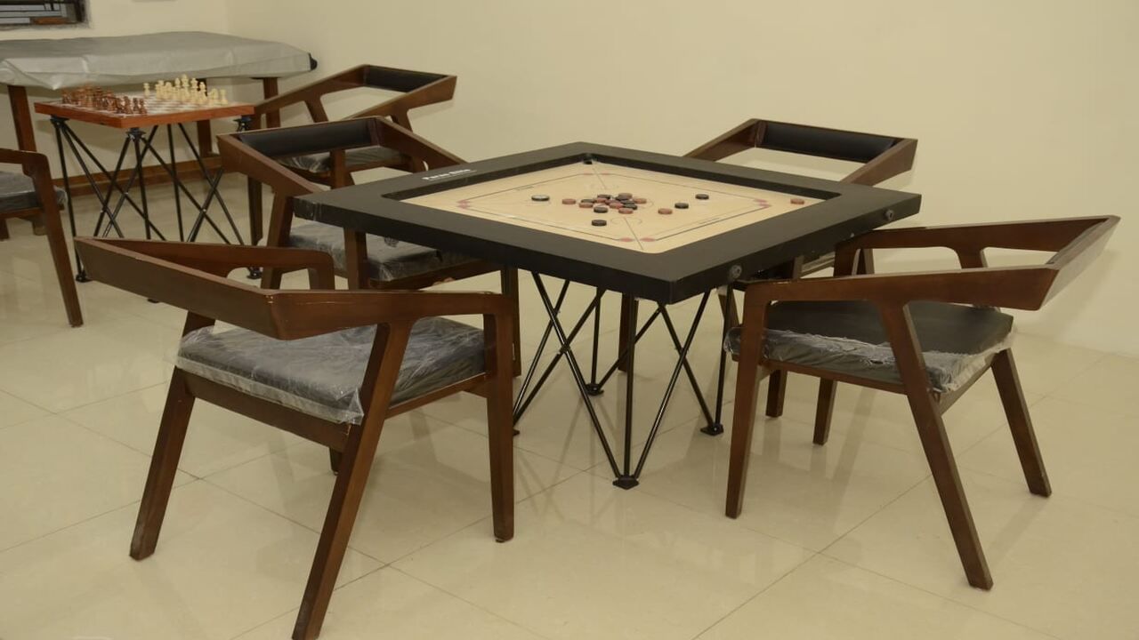 વકીલાત કરતી સમયે હળવાશની પળ અને માનસિક તણાવ દૂર કરવા માટે રમત રૂમમાં બનાવવામાં આવ્યો.