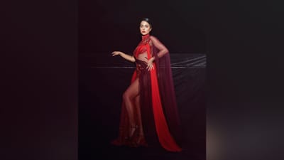 ટીવીની પોપ્યુલર એક્ટ્રેસ હિના ખાને હાલમાં હેલો હોલ ઓફ ફેમ એવોર્ડ્સ 2023માં હાજરી આપી હતી. આ દરમિયાન એક્ટ્રેસનો લુક એકદમ ગ્લેમર લાગી રહ્યો હતો. (Image Credit: Hina Khan Instagram)