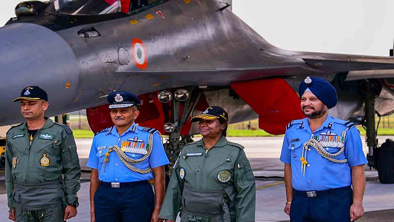 રાષ્ટ્રપતિ દ્રૌપદી મુર્મુએ શુક્રવારે ગુવાહાટીમાં ગજરાજ ફેસ્ટિવલ-2023નું ઉદ્ઘાટન કર્યું. આ પ્રસંગે તેમણે જણાવ્યું હતું કે પ્રકૃતિ અને માનવતા વચ્ચે પવિત્ર સંબંધ છે. જે કાર્ય કુદરત અને પશુ-પક્ષીઓ માટે કલ્યાણકારી છે તે માનવતાના હિતમાં પણ છે. તે પૃથ્વી માતાના હિતમાં પણ છે. 