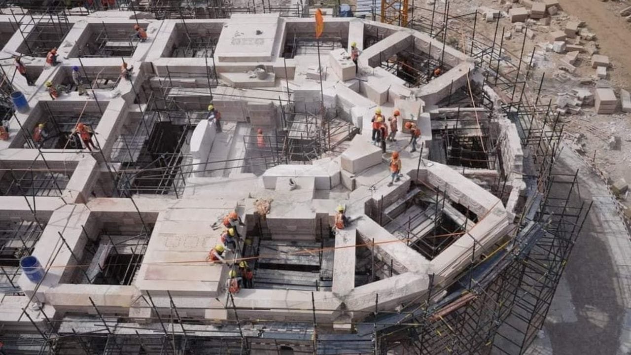 મળતી માહિતી અનુસાર રામ મંદિરનું 80 ટકા કામ પૂર્ણ થઈ ગયું છે. આ મંદિર 2024 સુધીમાં તૈયાર થઈ જશે. 