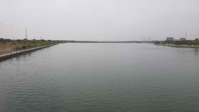 શુક્રવારે રાજીવ ગાંધી ભવન ખાતે મીડિયાને સંબોધતાં ગુજરાત પ્રદેશ કોંગ્રેસ સમિતિના પ્રવકતા પાર્થીવરાજસિંહ કઠવાડીયાએ જણાવ્યું હતું કે લોકસભામાં સાંસદના સવાલના જવાબમાં ચોંકાવનારો ખુલાસો સામે આવ્યો છે, ગુજરાત રાજ્યની 25 પૈકી 13 નદીઓના નીર નહાવા લાયક નથી. એક સમય એ નદીના નીર પીવા લાયક હતા પણ પ્રદુષણના લીધે હવે તે નહાવા લાયક નથી રહ્યા.