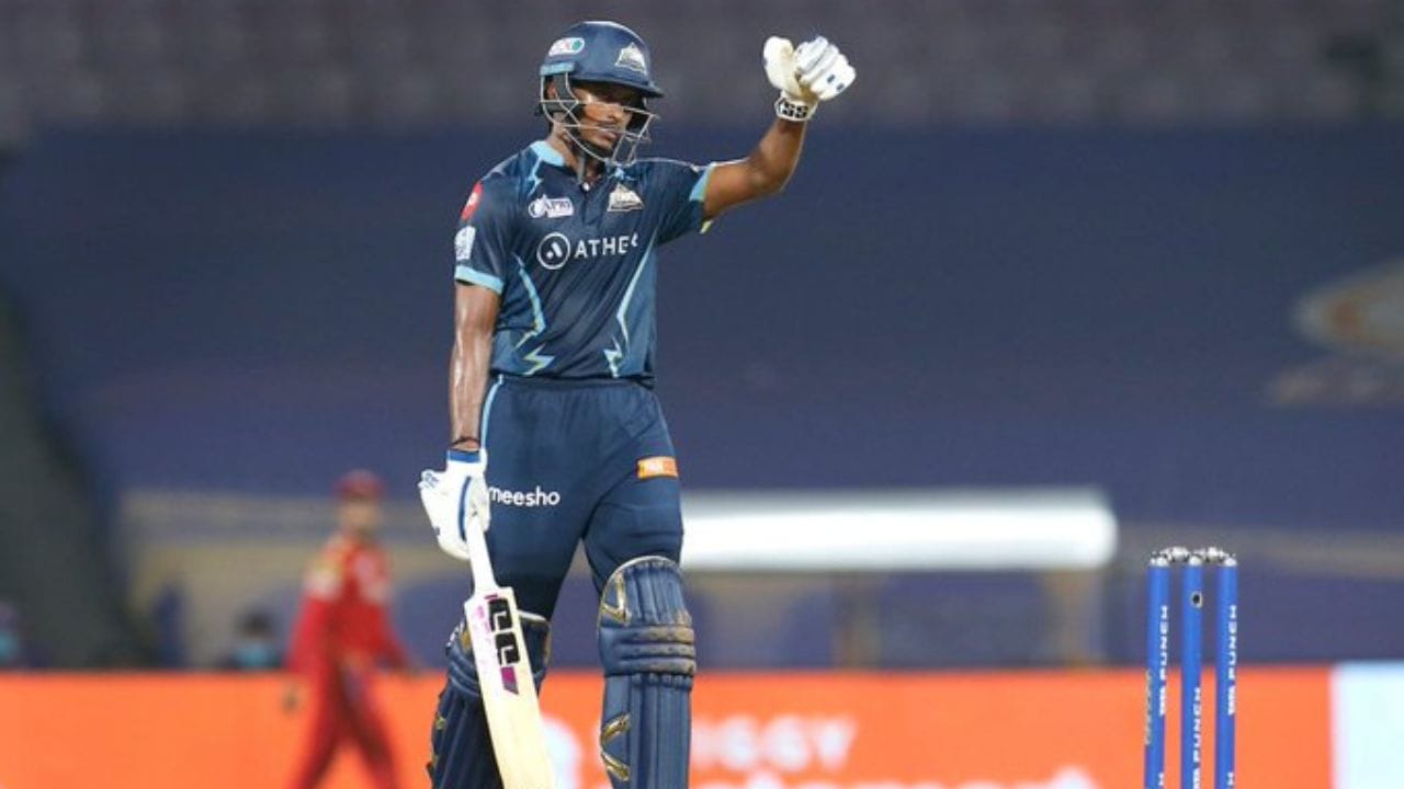 દિલ્હી કેપિટલ્સ સામે રમાયેલી મેચમાં સુદર્શને 48 બોલનો સામનો કર્યો હતો અને ચાર ચોગ્ગા અને બે છગ્ગાની મદદથી અણનમ 62 રન બનાવ્યા હતા. તેણે ડેવિડ મિલર સાથે 56 રનની ભાગીદારી કરીને ગુજરાતને જીત અપાવી હતી.આ પહેલા તેણે વિજય શંકર સાથે 53 રનની ભાગીદારી કરી હતી. ગુજરાતને સારી શરૂઆત મળી ન હતી, પરંતુ સુદર્શન અને વિજયની ભાગીદારીએ ટીમને મેચમાં વાપસી કરી હતી.