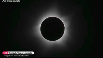 ભારત સિવાય આ વર્ષનું પ્રથમ સૂર્યગ્રહણ વિશ્વના ઘણા દેશોમાં જોવા મળ્યું છે. વિશ્વભરમાંથી સૂર્યગ્રહણની ઘણી સુંદર તસવીરો પણ સામે આવી છે. લગભગ પાંચ કલાકના ગ્રહણમાં સૂર્ય અલગ અલગ રીતે દેખાયો છે.