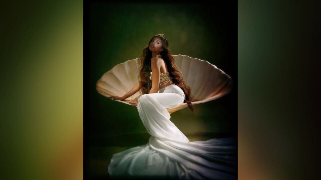 એક્ટ્રેસ તારા સુતારિયા સોશિયલ મીડિયા પર ખૂબ જ એક્ટિવ રહે છે. તારાની આ તસવીરો પર ફેન્સની સતત કોમેન્ટ્સ કરી રહ્યા છે. (Image Credit: Tara Sutaria)