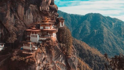 જો તમે વિઝા ન મળવાને કારણે વિદેશ પ્રવાસનો તમારો પ્લાન કેન્સલ કરી રહ્યા છો, તો હવે આવું કરવાની જરૂર નથી. તમને જણાવી દઈએ કે દુનિયામાં ઘણા એવા દેશ છે, જ્યાં વિઝા સરળતાથી મળી જાય છે. ચાલો તમને તે દેશોના પ્રવાસે લઈ જઈએ.
