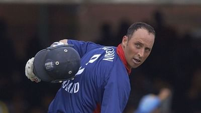 ઈંગ્લેન્ડના ભૂતપૂર્વ કેપ્ટન અને પ્રખ્યાત ક્રિકેટ કોમેન્ટેટર નાસિર હુસૈનનો જન્મ 1968 મદ્રાસ (ચેન્નઈ)માં થયો હતો. વર્ષ 1975માં તેમનો પરિવાર ઈંગ્લેન્ડમાં સ્થાયી થયો હતો. ત્યા તેમણે ક્રિકેટની તાલીમ લીધી અને ભવિષ્યમાં ઈંગ્લેન્ડની રાષ્ટ્રીય ટીમ માટે કપ્તાની પણ કરી હતી. નાસિર હુસૈને ODI અને ટેસ્ટ મેચ સહિત કુલ 101 મેચમાં કેપ્ટનશિપ કરી હતી, જેમાં તેમણે 45 મેચમાં જીત હાંસલ કરી હતી.