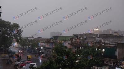 અમદાવાદના વાતાવરણમાં સાંજે અચાનક પલટો આવ્યો હતો. કાળા ડિબાંગ વાદળો ઘેરાયા હતા. તોફાની પવન અને વીજળીના કડાકા સાથે ધોધમાર વરસાદ તૂટી પડ્યો હતો. શહેરના વસ્ત્રાપુર, શિવરંજની, સેટેલાઈટ, જોધપુર, બોડકદેવ, સરખેજ, પ્રહલાદ નગર, રતનપોળ, ગોતા, સહિતના વિસ્તારોમાં ધોધમાર વરસાદ ખાબક્યો છે.