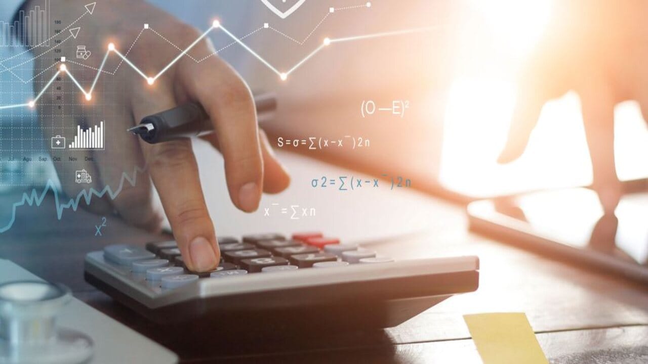 M-, M+ અને MRC શું છે આ બટનોનો ઉપયોગ + અને – અંકોની ગણતરીમાં આઉટપુટ કાઢવા માટે થાય છે. અહીં M- એટલે મેમરી માઇનસ, M+ એટલે મેમરી પ્લસ અને MRC એટલે મેમરી રિકોલ. ઉદાહરણ તરીકે, સમજો કે જો કોઈ સમીકરણ +5×3 છે અને તેનું આઉટપુટ 9 છે. તેથી તેને કેલ્ક્યુલેટરમાં મેળવવા માટે પહેલા તમારે 5×3 દબાવવું પડશે. પછી આગળ + ચિહ્ન હોવાને કારણે, તમારે M+ બટન દબાવવું પડશે. આ પછી 2×3 પ્રેસ કરવાનું રહેશે. પછી સામે – ચિહ્નને કારણે, M-બટન દબાવશે. હવે આ બધી ગણતરીના પરિણામ માટે તમારે MRC બટન દબાવવું પડશે. પછી આઉટપુટ 9 બહાર આવશે.