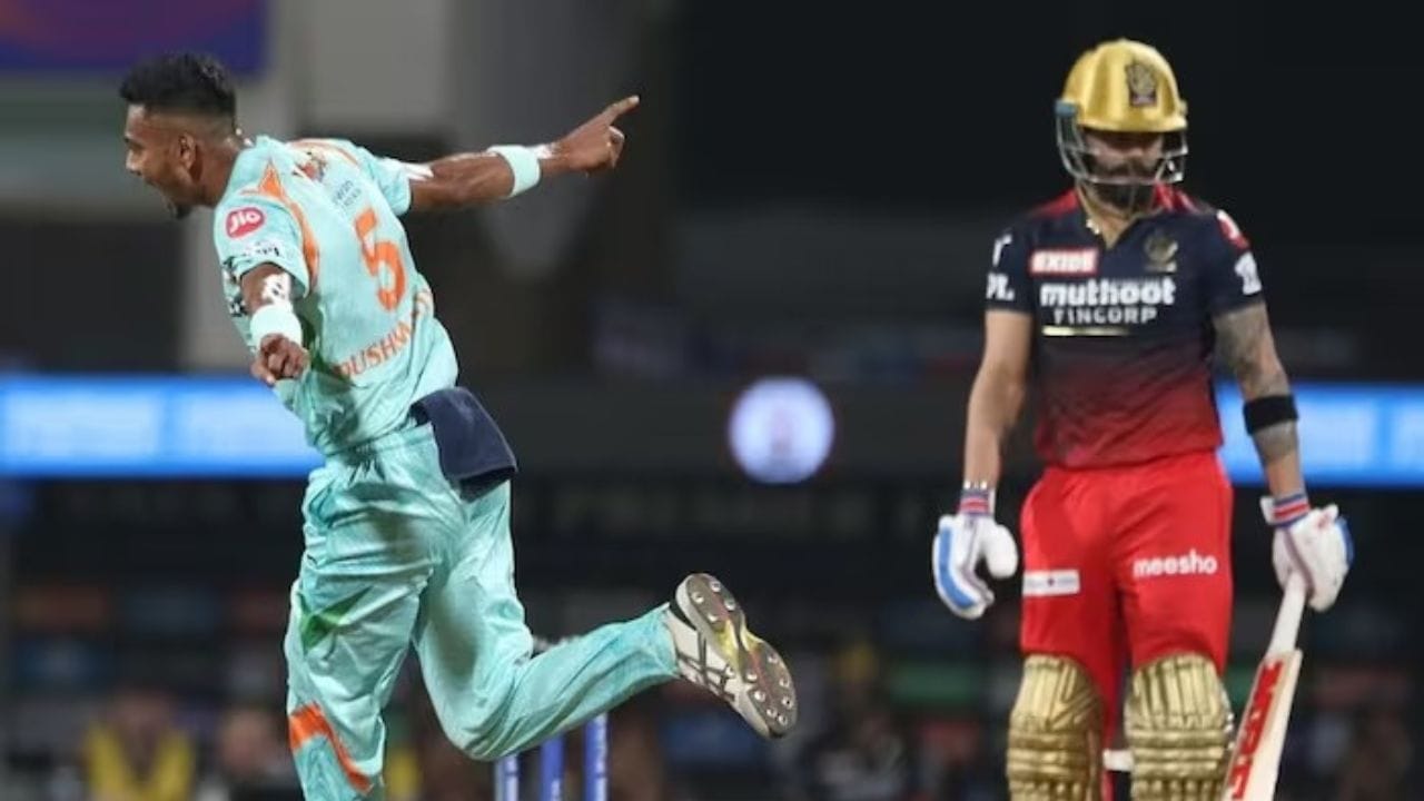 દુષ્મંતા ચમીરાએ વર્ષ 2022માં લખનૌ સુપર જાયન્ટ્સ તરફથી રમતા વિરાટ કોહલીને ગોલ્ડન ડક પર આઉટ કર્યો હતો.