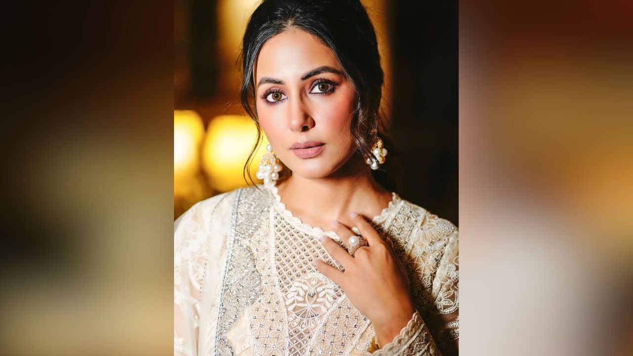 હિનાની આ તસવીરો તેના ફેન્સને ખૂબ જ પસંદ આવી રહી છે. હિના ખાનનો ઓલ વ્હાઈટ લુક જોઈને તેના ફેન્સ દિવાના થઈ ગયા છે. (Image: Hina Khan Instagram)