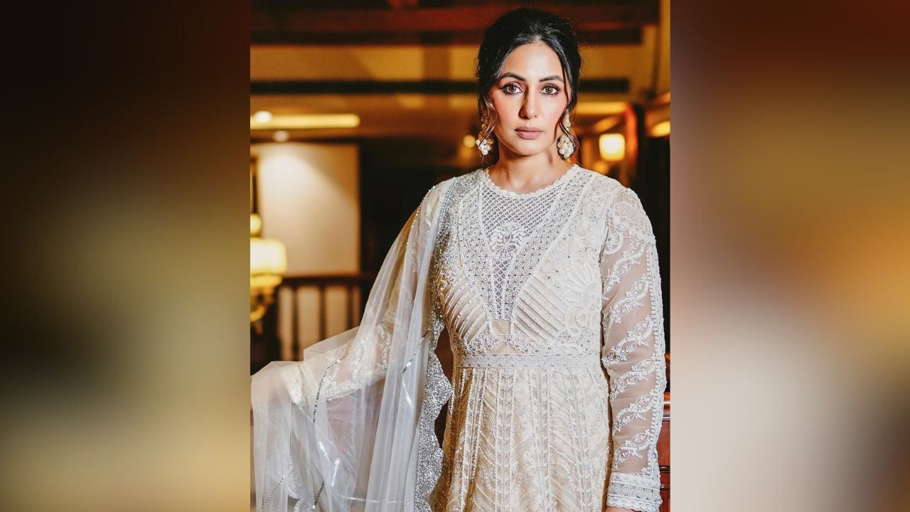 હિનાની ઈન્સ્ટાગ્રામ પર તેના ફેન્સ સાથે જોડાયેલા રહેવા માટે કંઈકને કંઈક શેર કરતી રહે છે. તેની આ તસવીરમાં તે અલગ-અલગ પોઝ આપતી જોવા મળી રહી છે. (Image: Hina Khan Instagram)