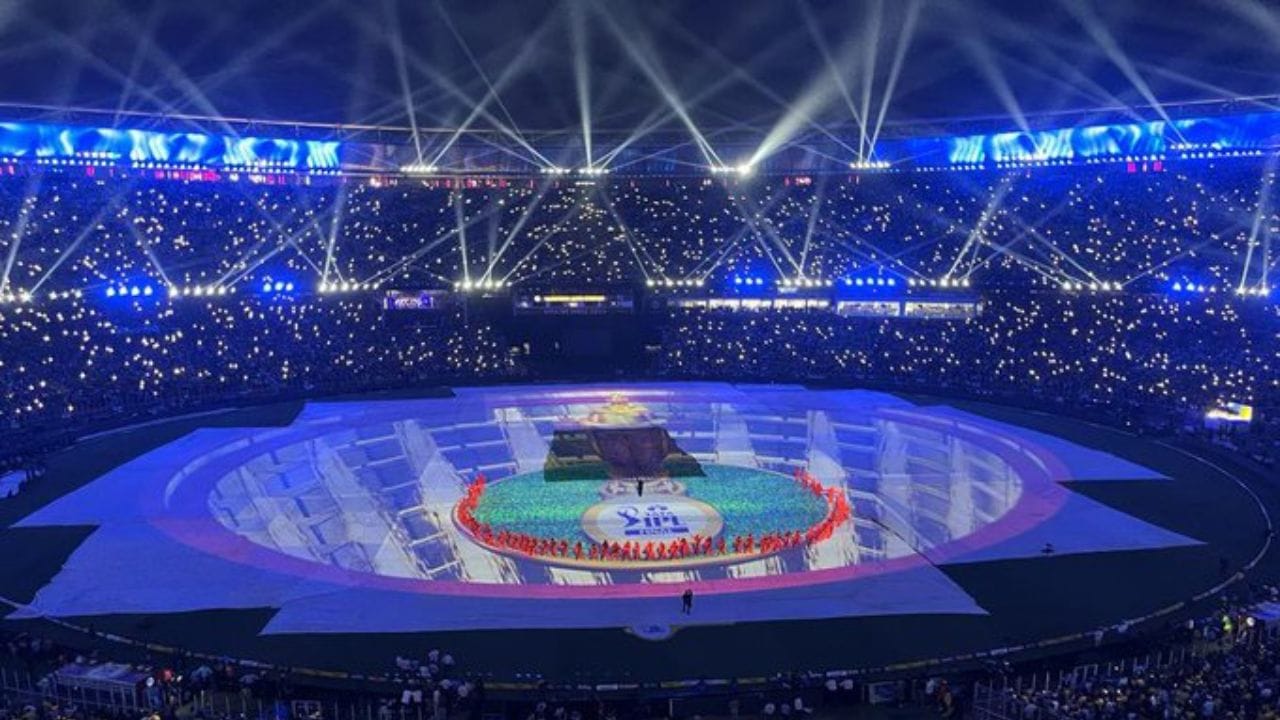 લાખો દર્શકોએ IPLના સમાપન સમારોહનો આનંદ માણ્યો હતો. અમદાવાદના નરેન્દ્ર મોદી સ્ટેડિયમમાં આ સમયે શાનદાર દ્રશ્યો જોવા મળ્યા હતા. 