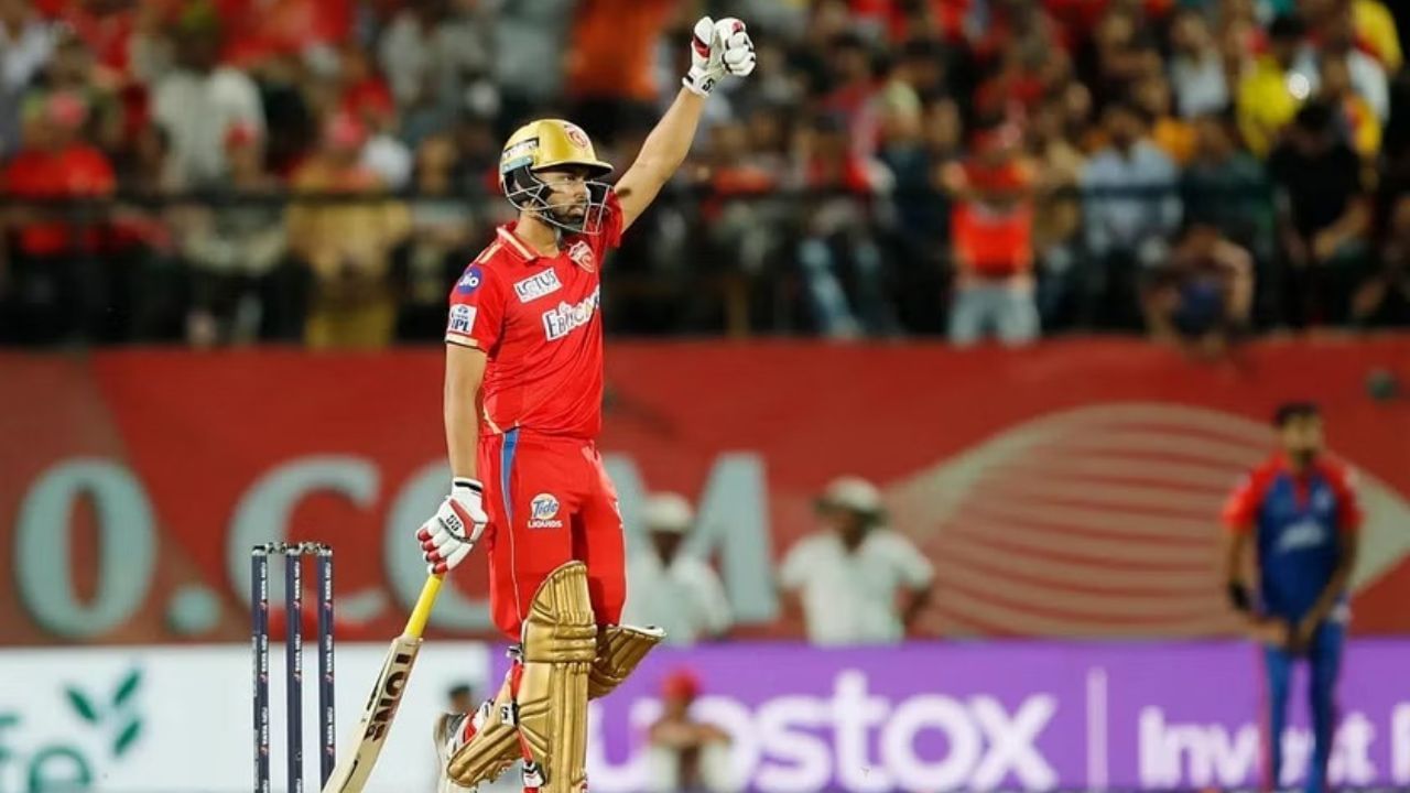 હાલમાં ધર્મશાળામાં રમાયેલી પંજાબ અને દિલ્હી વચ્ચેની મેચમાં દિલ્હીની 15 રનથી જીત થઈ હતી. આ મેચમાં એક આશ્ચર્યજનક ઘટના બની હતી. પંજાબના ખેલાડી અથર્વ તાઈડેએ પોતાની જાતને રિટાયર્ડ આઉટ કર્યો હતો. તે મોટા શોર્ટ ના રમી શકતા પોતાની જાતે જ આઉટ થયો હતો.