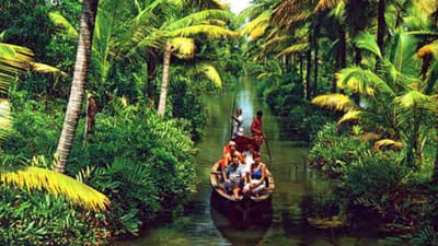 પર્યટનને પ્રોત્સાહન આપવા માટે, IRCTC સમયાંતરે ટૂર પેકેજ લોન્ચ કરે છે. આ પેકેજો હેઠળ, તમને વિવિધ પ્રવાસન સ્થળોની મુલાકાત લેવાની તક મળે છે.   IRCTC તમારા માટે દક્ષિણ ભારતમાં ફરવા માટે એક ખાસ ટૂર પેકેજ લઈને આવ્યું છે. આ ટ્રેનનું ભાડું 15,900 રૂપિયા પ્રતિ વ્યક્તિ રાખવામાં આવ્યું છે. ચાલો જાણીએ, પેકેજ સંબંધિત મહત્વની વિગતો.(photo credit : windhourmil.live)