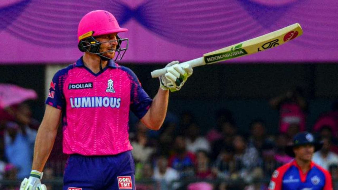 રાજસ્થાન રોયલ્સના તોફાની ઓપનીંગ બેટ્સમેન જોસ બટલરે સનરાઇઝર્સ હૈદરાબાદ સામે પાવરપ્લેમાં 22 બોલમાં 54 રન કર્યા હતા. બટલરે તેની ઇનિંગ દરમિયાન 7 ચોગ્ગા અને ત્રણ છગ્ગા ફટકાર્યા હતા. રાજસ્થાન રોયલ્સે આ મેચમાં 72 રનથી ભવ્ય જીત મેળવી હતી.