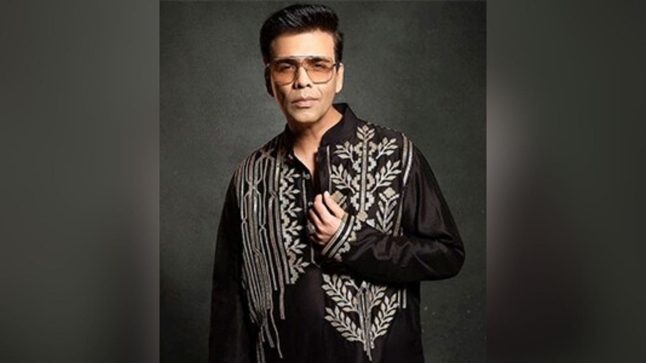 કરણ જોહર - કરણ જોહરે પોતે ખુલાસો કર્યો હતો કે તે અનુષ્કા શર્માને ફિલ્મ રબને બના દી જોડીમાંથી બહાર કાઢવા માંગતો હતો.