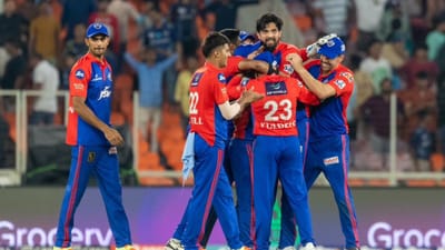 IPL 2023ની ત્રીજી મેચમાં દિલ્હી કેપિટલ્સને લખનૌ સુપરજાયન્ટ્સ સામેની મેચમાં 50 રને હારનો સામનો કરવો પડ્યો હતો પરંતુ ફાસ્ટ બોલર ખલીલ અહેમદે IPLમાં એક મોટો રેકોર્ડ પોતાના નામે કરી લીધો છે. ખલીલ હવે આઈપીએલના ઈતિહાસમાં સૌથી ઝડપી 50 વિકેટ લેનારો ભારતીય બોલર બની ગયો છે