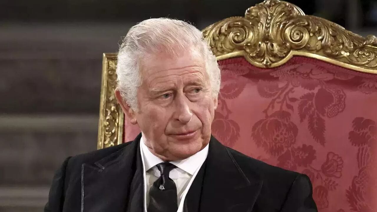 હિંદુ અને શીખ ધર્મોનું પ્રતિનિધિત્વ કરતા ભારતીય મૂળના સભ્યો કિંગ ચાર્લ્સ III ના રાજ્યાભિષેક માટે પ્રતીકના મુખ્ય વસ્તુઓનું વહન કરવા માટે બ્રિટનના હાઉસ ઓફ લોર્ડ્સના મુસ્લિમ અને યહૂદી પ્રતિનિધિઓ સાથે જોડાશે.